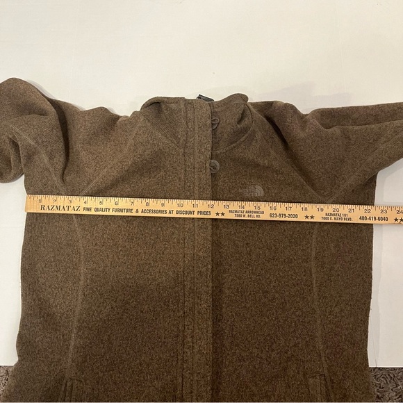 North Face women’s light weight sweater with zip front size XLarge color brown. - Picture 11 of 12